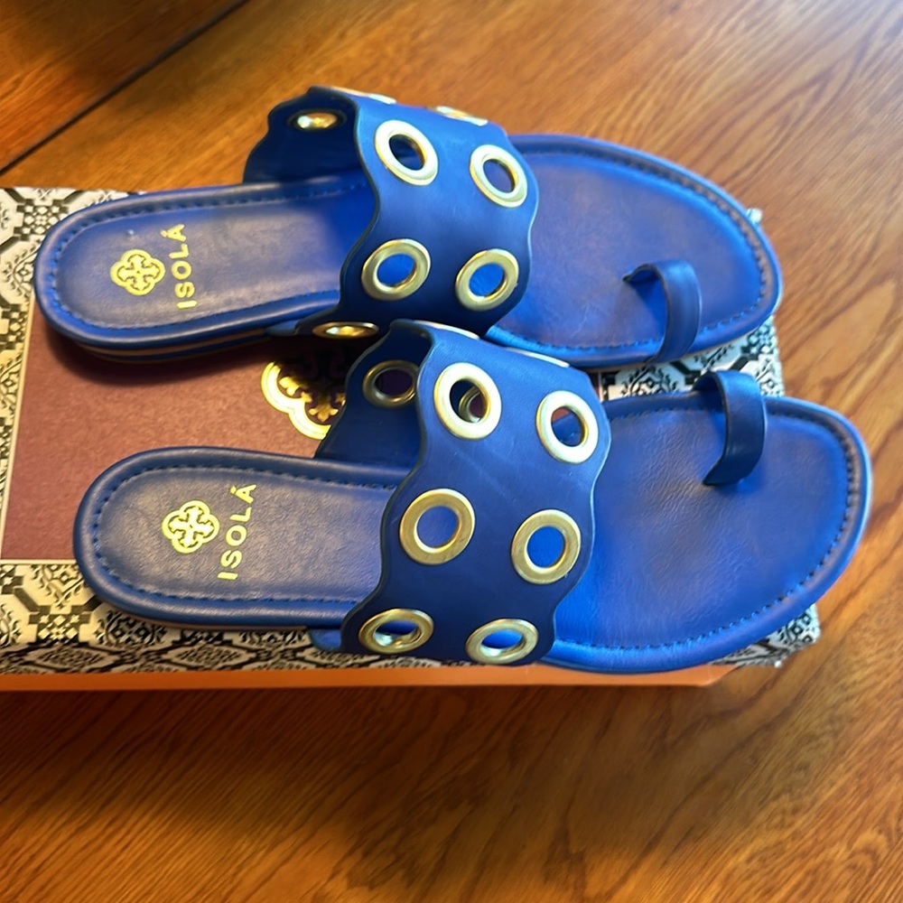 ISOLA electric blue grommet toe ring flat sandals. New in box. Size 8M - Picture 2 of 4